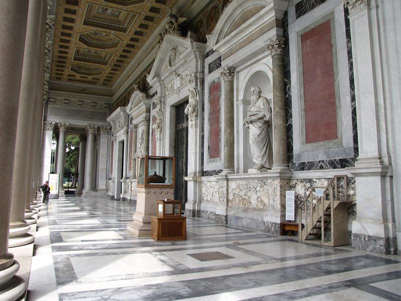 san paolo fuori le mura_toegang.jpg - Ingang van de basilica San Paolo fuori le Mura.